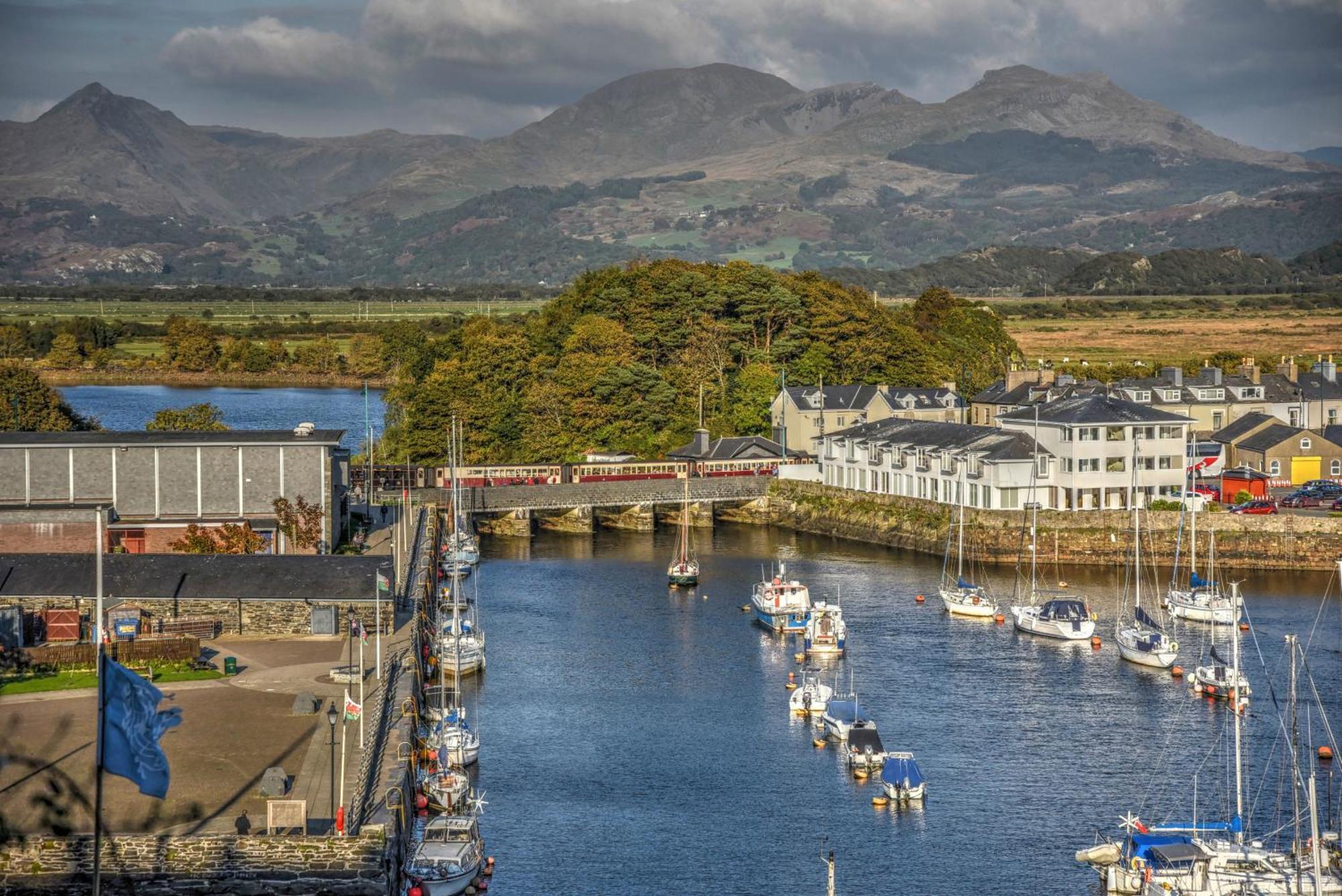 Porthmadog, Sleeps 11, 5 Bedrooms, 5 Bathrooms, Mountain Views Extérieur photo